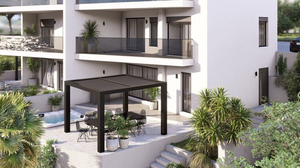 Luksuzni penthouse u novogradnji  1. red uz more u okolici Trogira!