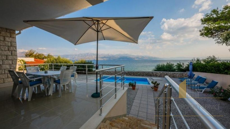 Charming villa with pool, first row to the sea near Splitska on the island of Brač!
