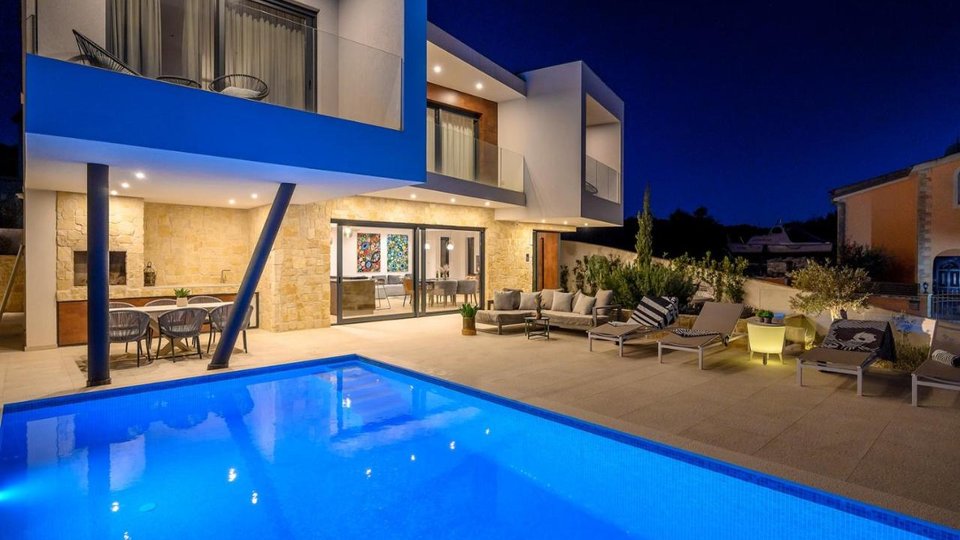 A modern luxury villa with a beautiful view of the sea near Rogoznica!