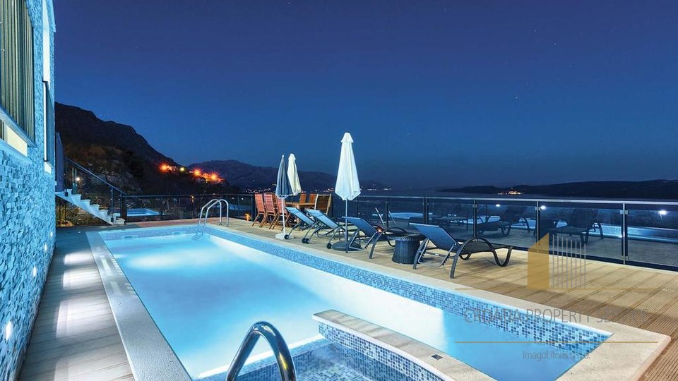LUXURY VILLA WITH POOL AND BEAUTIFUL SEA VIEW IS LOCATED ON THE BEACH NEAR THE OMIŠ!
