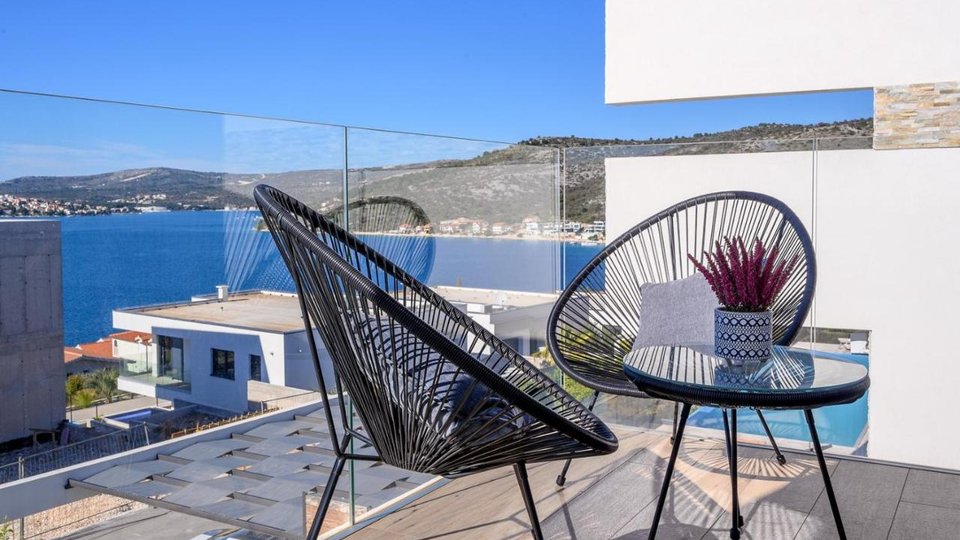 A modern luxury villa with a beautiful view of the sea near Rogoznica!