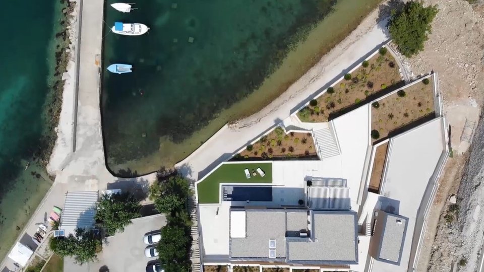 Luxuriöse Designervilla 1. Reihe zum Meer in der Nähe von Zadar!
