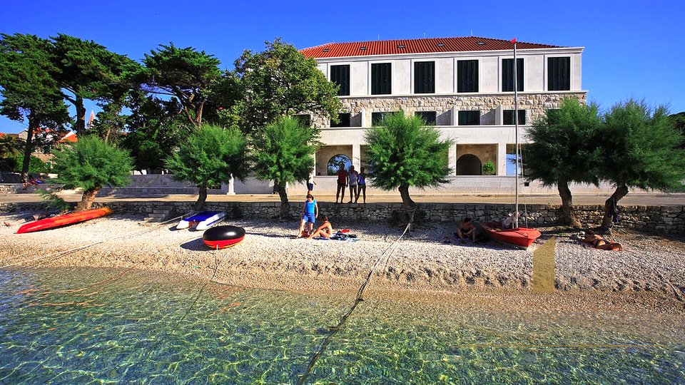 Luxus-Hotel in einzigartiger Lage erste Reihe zum Meer, Insel Brač!