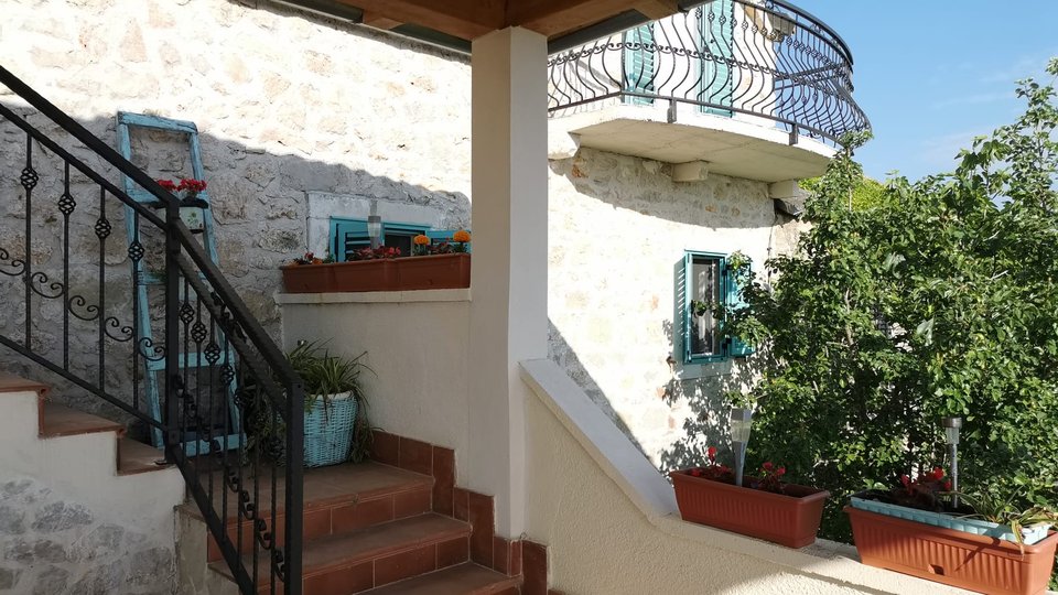 Charming stone house with a panoramic view of the sea near Zadar!