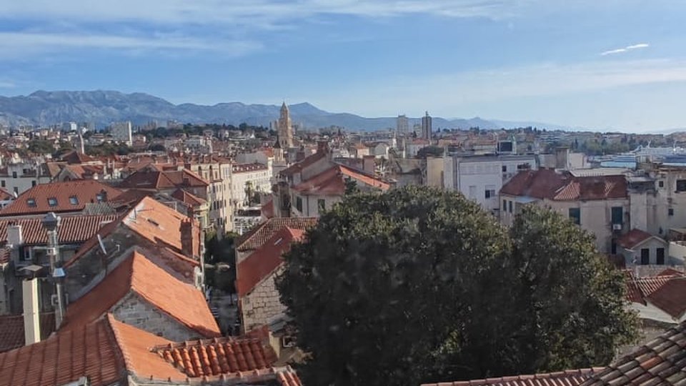 Apartment of 80 m2 in an exceptional location in the very center of the city - Split!