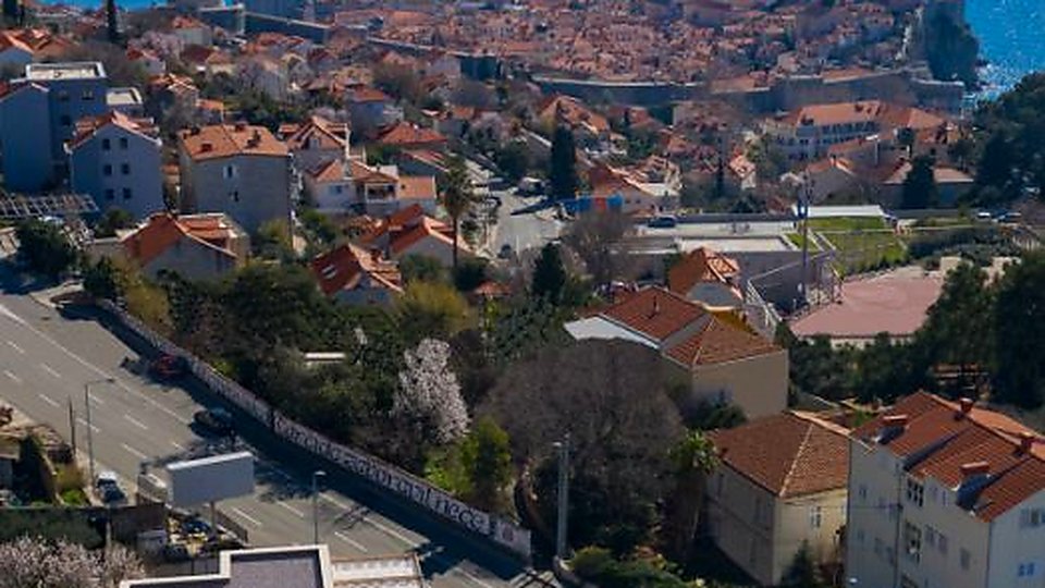 Luksuzna stambena  zgrada s predivnim pogledom na grad i more - Dubrovnik!