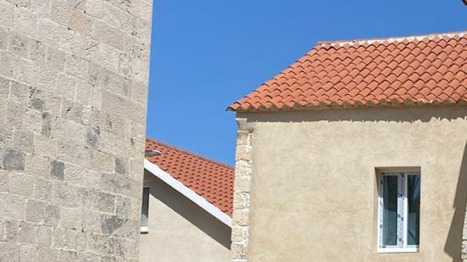 Čudovita prenovljena kamnita hiša 50 m od plaže v bližini Splita!