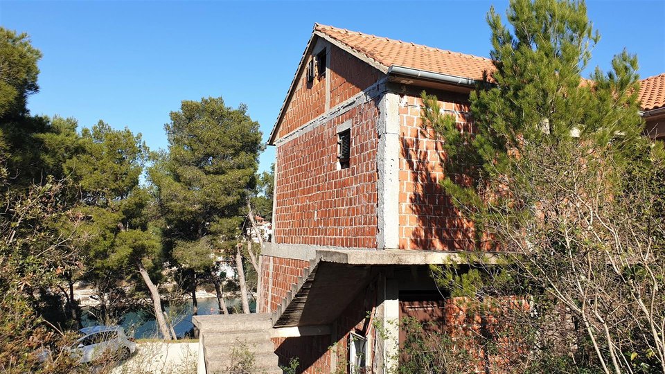 Unfinished villa in a fantastic location, 1st row from the sea on the island of Hvar!