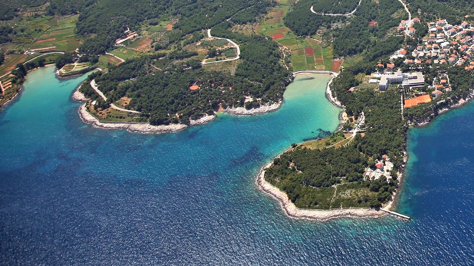 Attractive land T2 zone 1st row from the sea - Jelsa, island of Hvar!