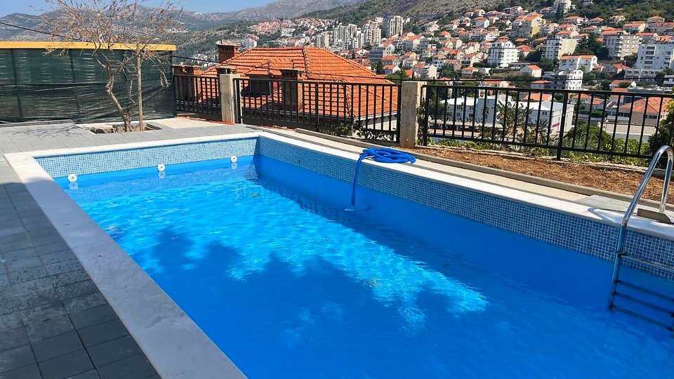 Preuređena  apartmanska kuća s pogledom na more - Dubrovnik!
