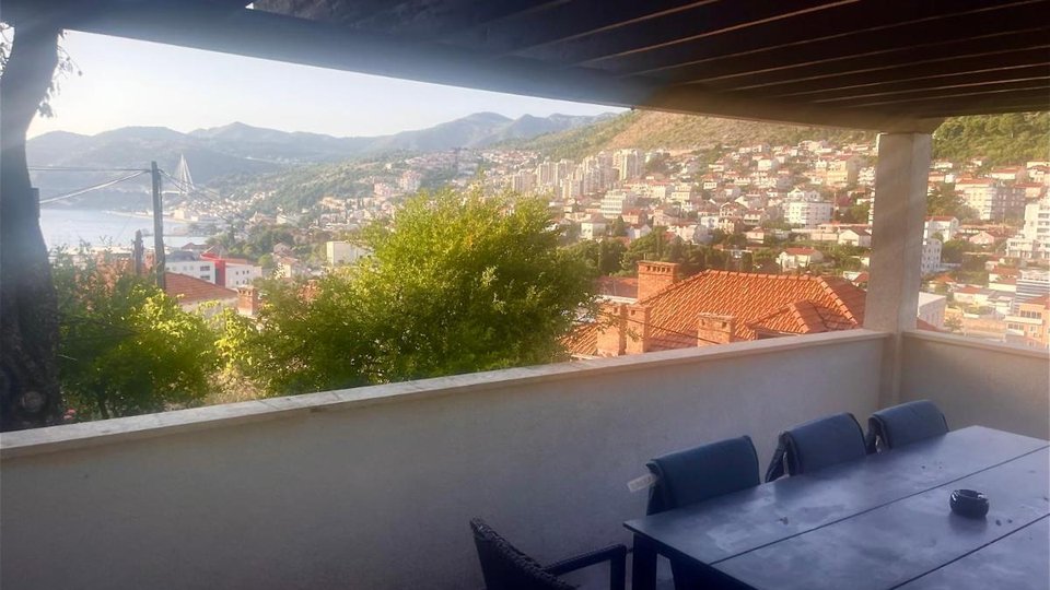 Prenovljena apartmajska hiša s pogledom na morje - Dubrovnik!