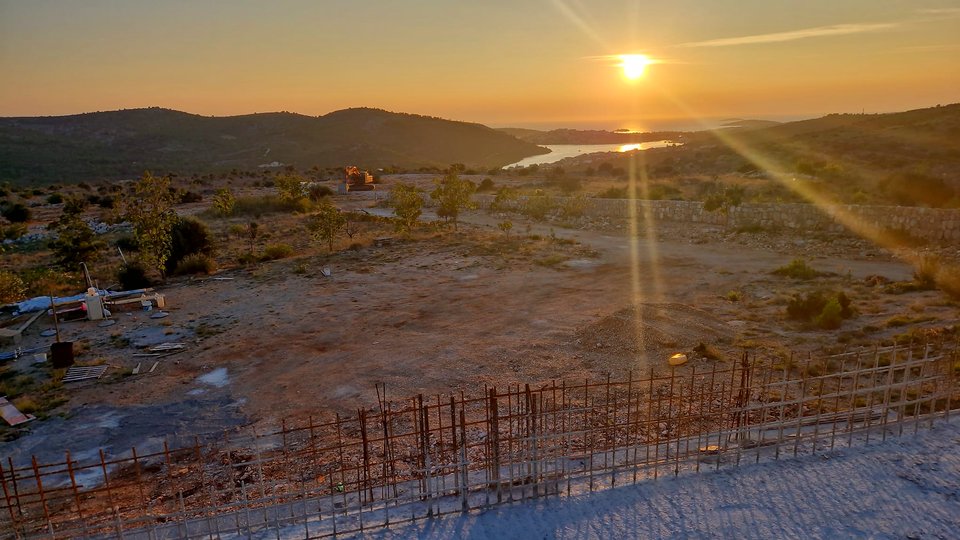 Land with family farm under construction with a panoramic view over Rogoznica!