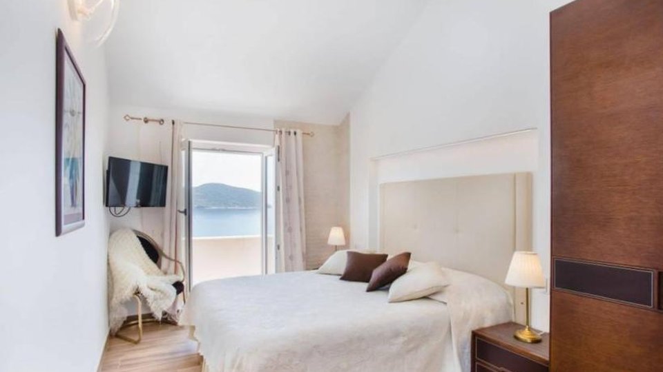 Bellissima villa in prima fila sul mare e una bellissima spiaggia nelle vicinanze di Dubrovnik!