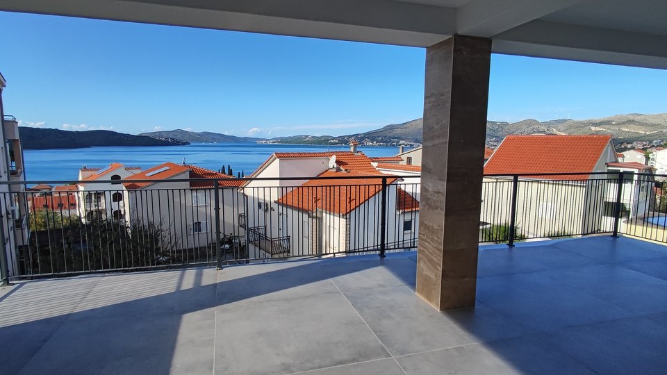 Luxury villa with pool 400 m from the beach on the island of Čiovo!