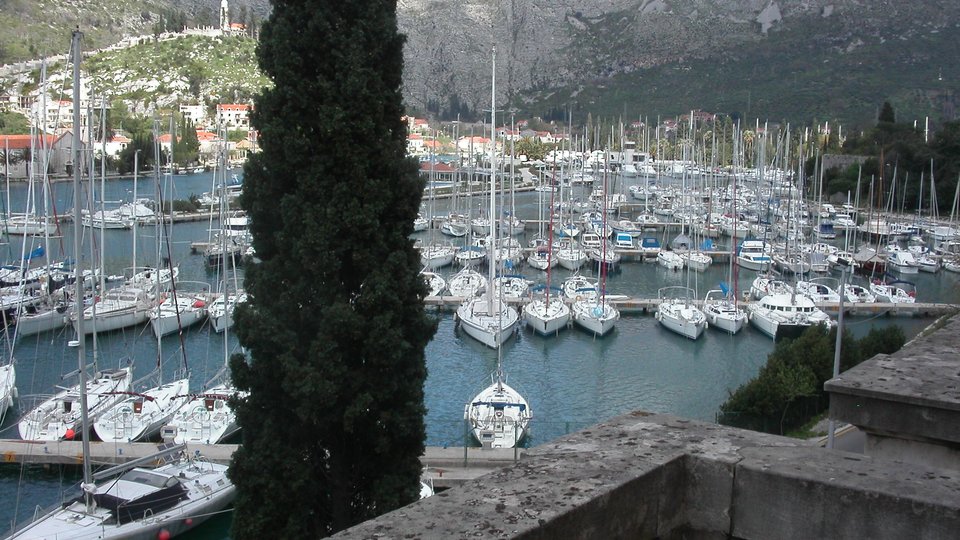 Čudovita kamnita vila v bližini ACY marine - Dubrovnik!