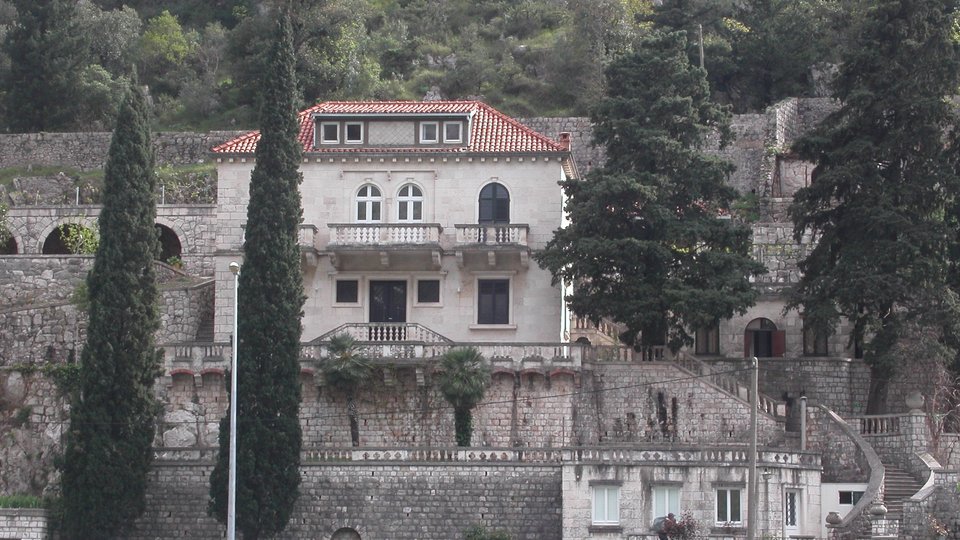 Čudovita kamnita vila v bližini ACY marine - Dubrovnik!