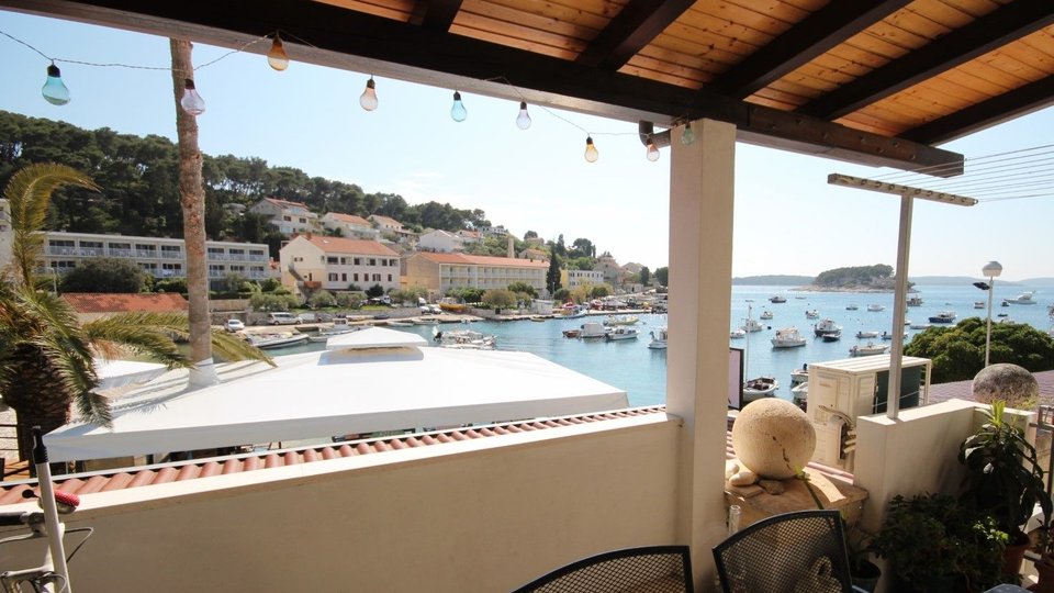 Two-room apartment in an exclusive location, first row by the sea - Hvar!