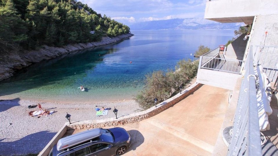 Wunderschönes Apartmenthaus am Strand mit Projekt für ein Boutique-Hotel auf der Insel Hvar!