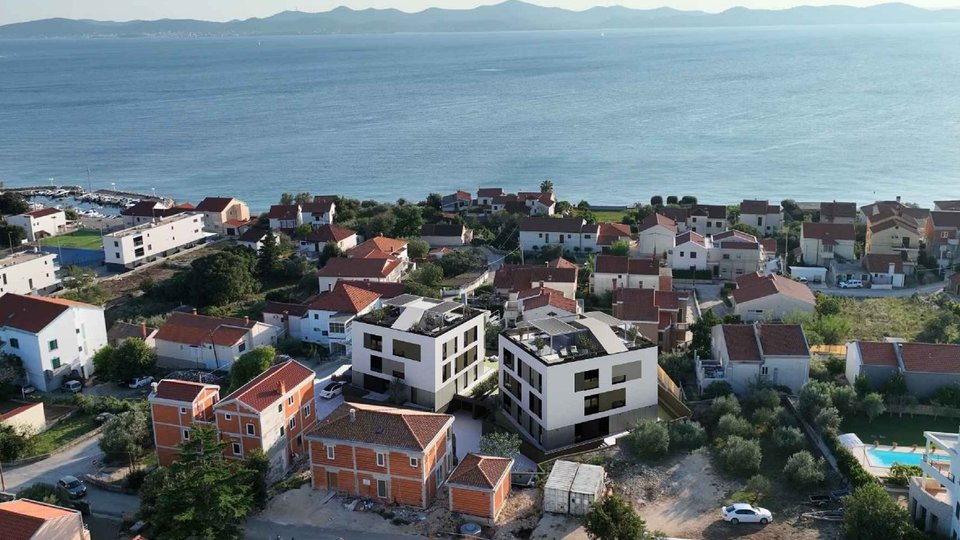 Роскошная квартира с террасой на крыше и прекрасным видом на море - Задар!