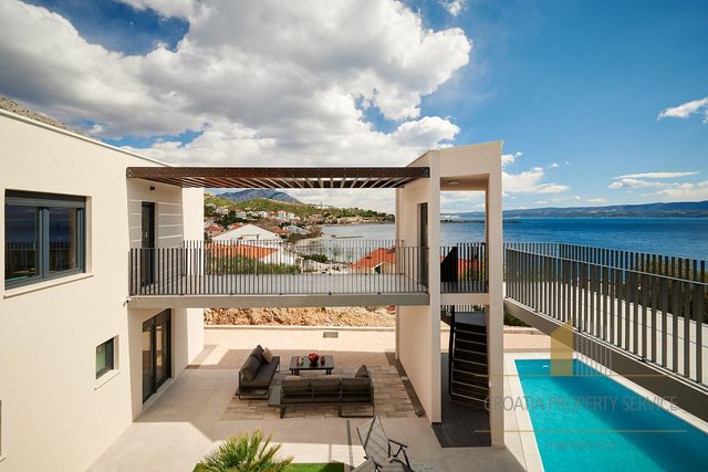 Modern luxury villa 50 m from the beach - Omiš!
