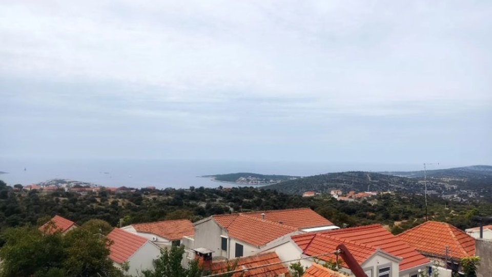 Družinska hiša s čudovitim pogledom na morje v bližini Trogirja.