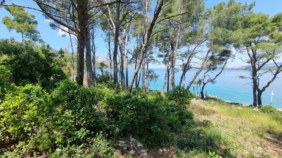 Attractive building plot 1st row from the sea on the island of Hvar!