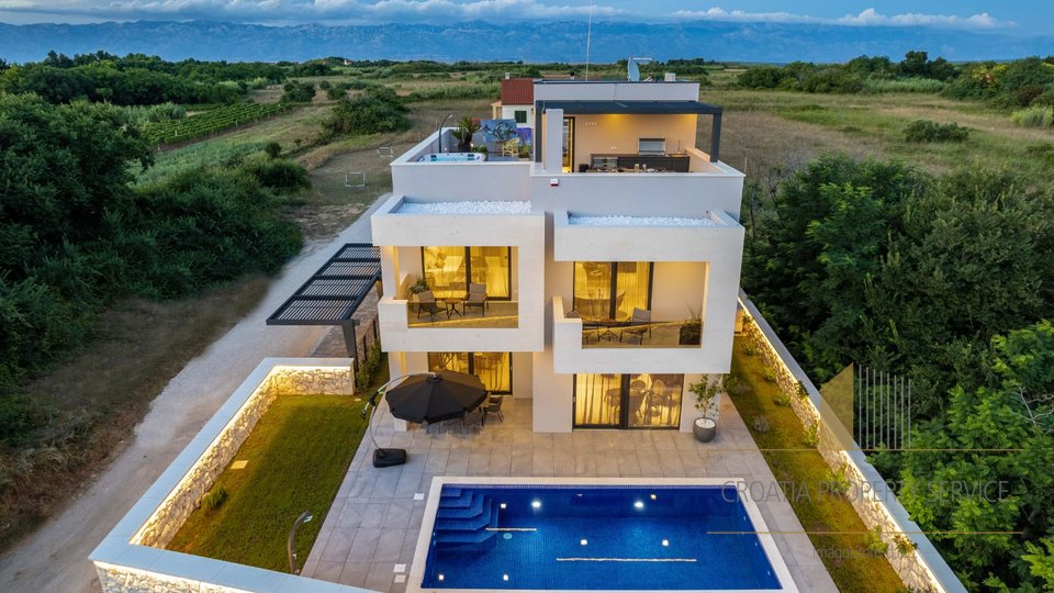 Modern villa with pool under construction 300 m from the sea in Privlaka!