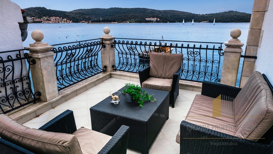 LUXURY APART-HOTEL IN LAYOUT -STONE VILLA IS LOCATED ON THE PROMENADE OF THE ISLAND OF VIS!