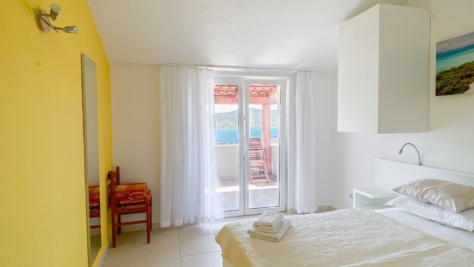 Apartment villa with an enchanting view of the sea - Vinišće, Marina!