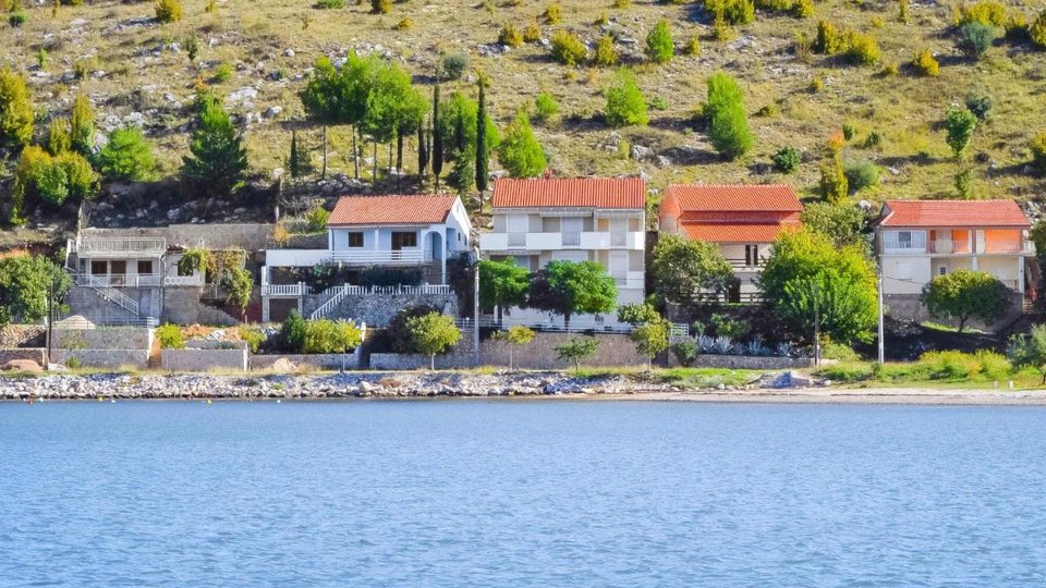 Očaravajuća Apartmanska Kuća na Riviu blizini Zadra  - Savršen Kutak uz Jadransko More