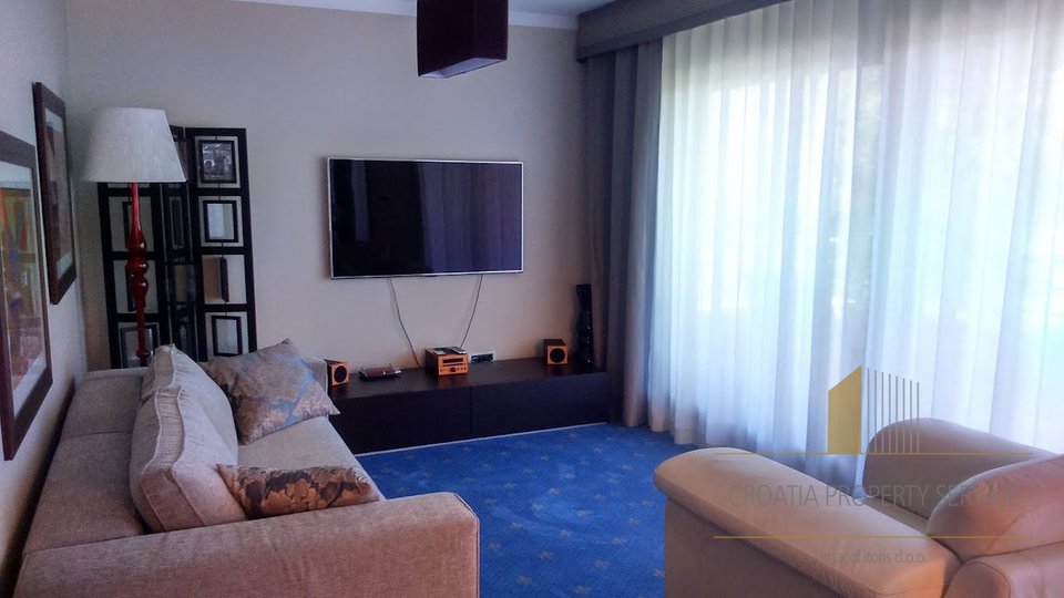 Fantastisches Angebot – eine Wohnung in einem luxuriösen 5-Sterne-Resort in der Nähe von Split, wieder zum Verkauf!