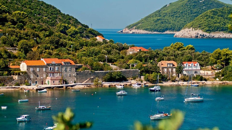 Attractive building plot 150 m from the sea near Dubrovnik!