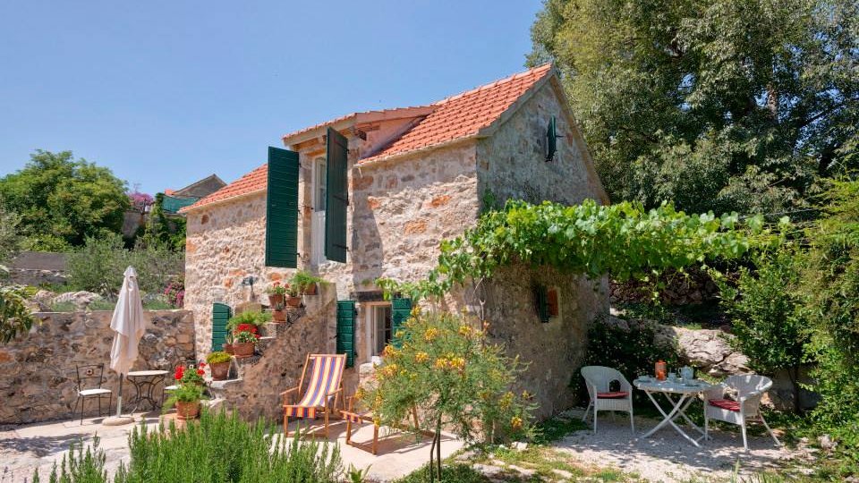 A beautiful estate with two stone houses and an impressive garden - island of Hvar!