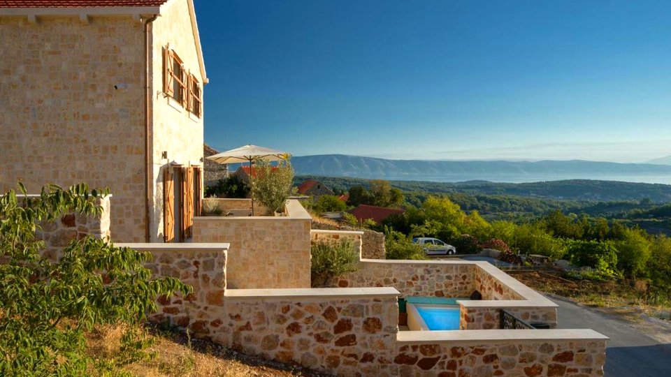 Luxury stone villa with 5* on the island of Hvar!