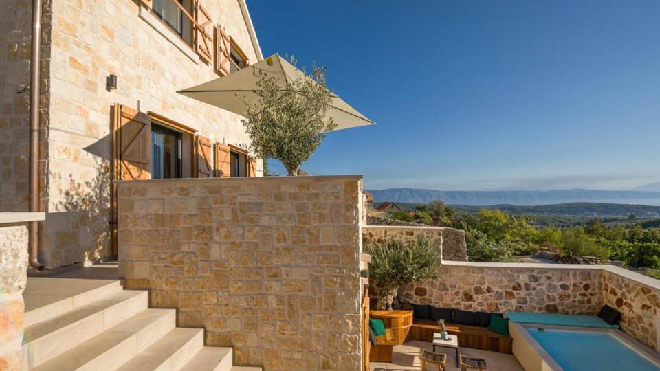 Luxury stone villa with 5* on the island of Hvar!
