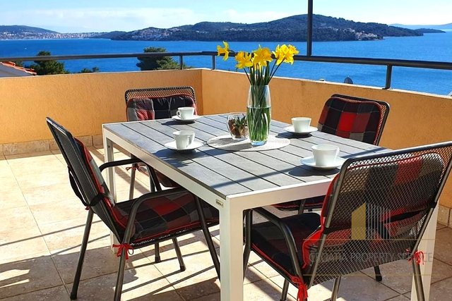 Apartmajska hiša s čudovitim pogledom na morje v bližini Trogirja!