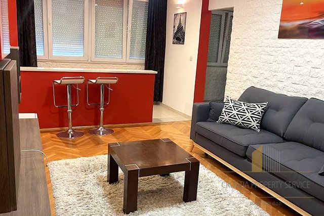 Moderno opremljeno stanovanje na atraktivni lokaciji v širšem centru mesta - Split!