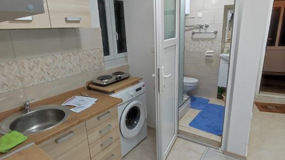 Modernes Apartment mit einem Schlafzimmer in Strandnähe – Kaštel Stari!