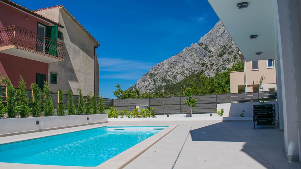 A modern villa with a roof terrace and a wonderful sea view - Baška voda!