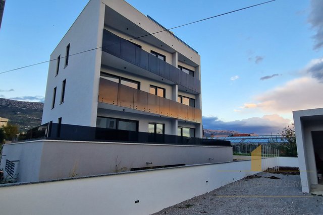 Attraktive Wohnung in einem modernen Neubau 100 m vom Strand entfernt in der Nähe von Split!