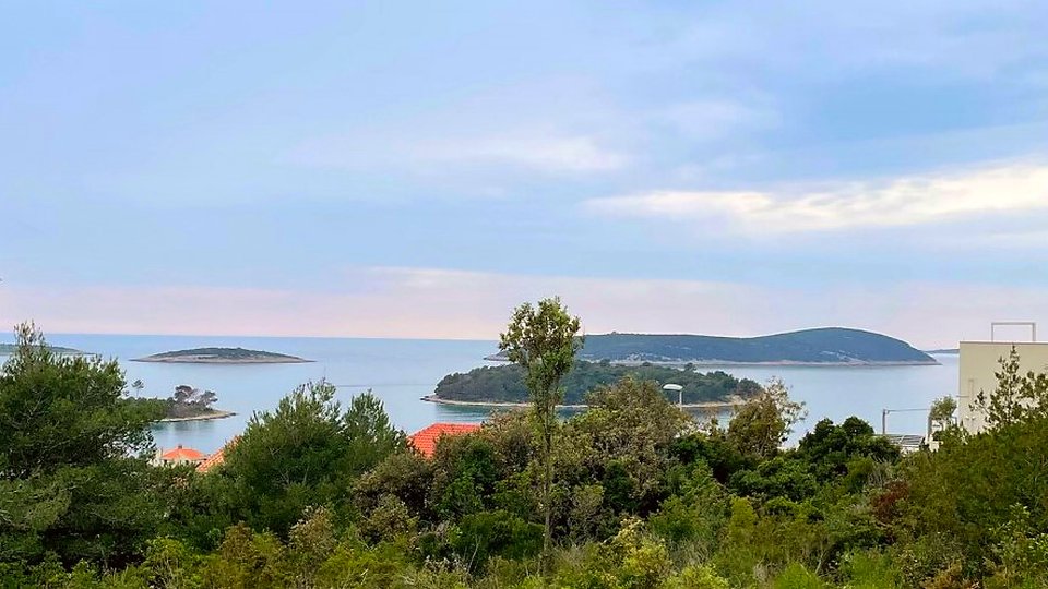 Zazidljivo zemljišče s pogledom na morje in projektom za luksuzno vilo - otok Šolta!