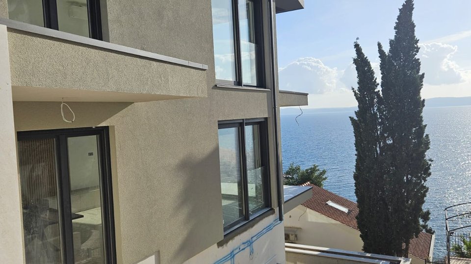 Moderni luksuzni stan na atraktivnoj lokaciji 60 m od plaže - Čiovo, Trogir!