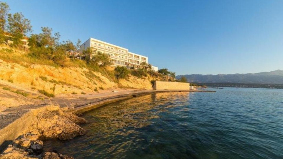 Отель со СПА-центром в эксклюзивном месте, первая линия от пляжа в окрестностях Задара!