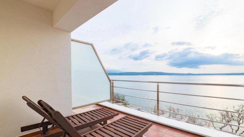 Ein Hotel mit SPA-Center in exklusiver Lage, erste Reihe zum Strand in der Nähe von Zadar!