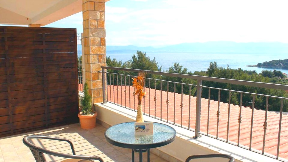 Predivna apartmanska kuća s pogledom na more na otoku Šolti!