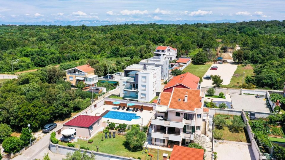 Luksuzna apartmanska vila s pogledom na more u okolici Zadra!