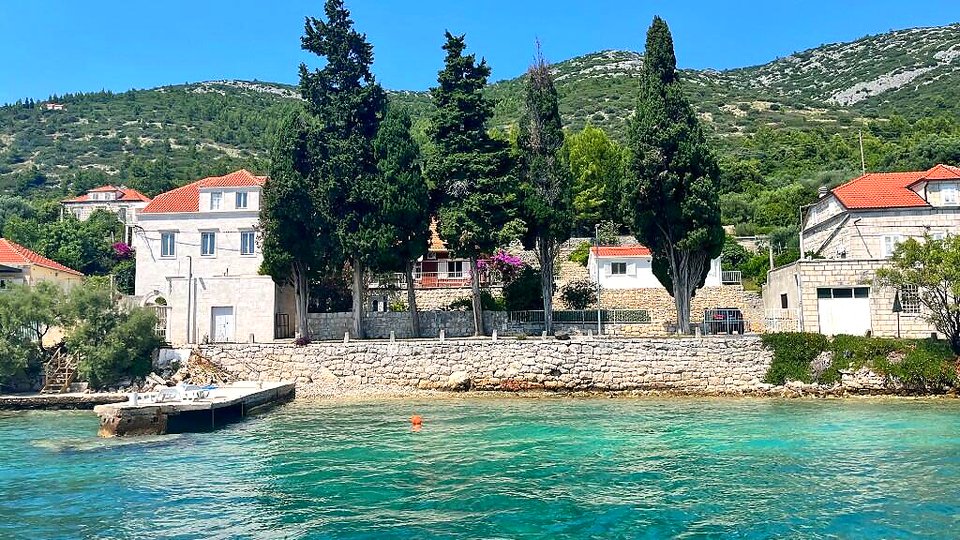 Attractive property with great potential, first row to the sea - Pelješac peninsula!