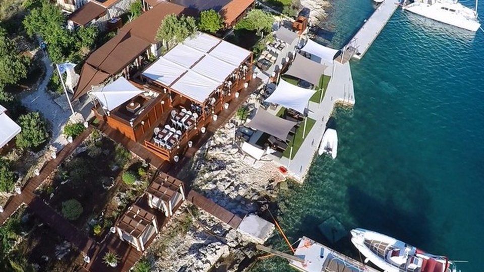 Restaurant & Lounge bar prvi red uz more  -  Nacionalni park Kornati!