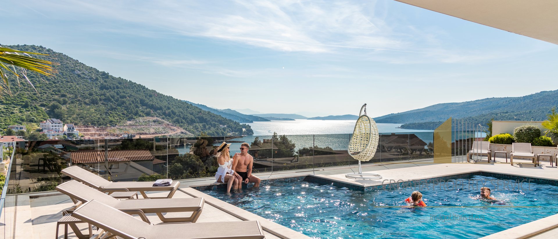 Komplex mit drei luxuriösen Villen mit Panoramablick auf das Meer - Marina, Trogir!