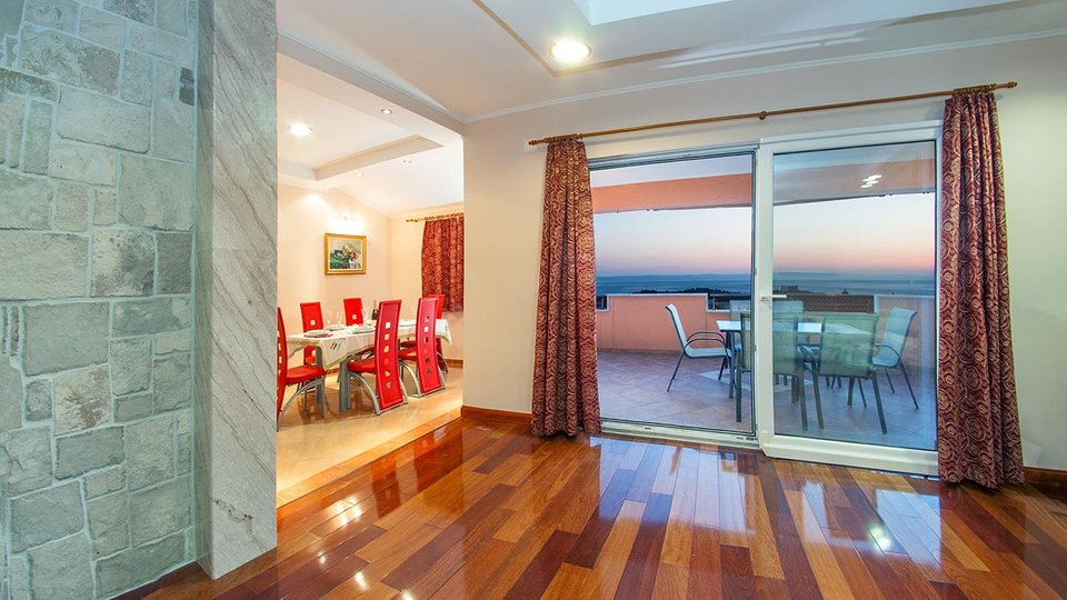 Čudovita apartmajska hiša z odprtim pogledom na morje - Makarska!